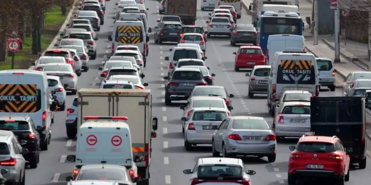 Akaryakıta Çifte İndirim Bu Gece Yürürlükte