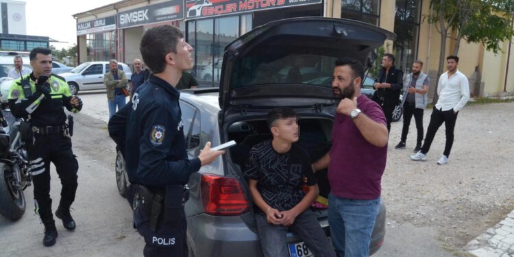 Aksaray’da ‘dur’ ihtarına uymayan sürücü, 14 yaşındaki çocuk çıktı