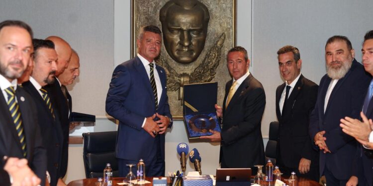 Ali Koç açık açık isim vererek Saran’a tavsiyede bulundu: Onları gönderme