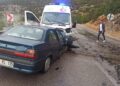 Ambulans ile otomobil kafa kafaya çarpıştı: 4 yaralı