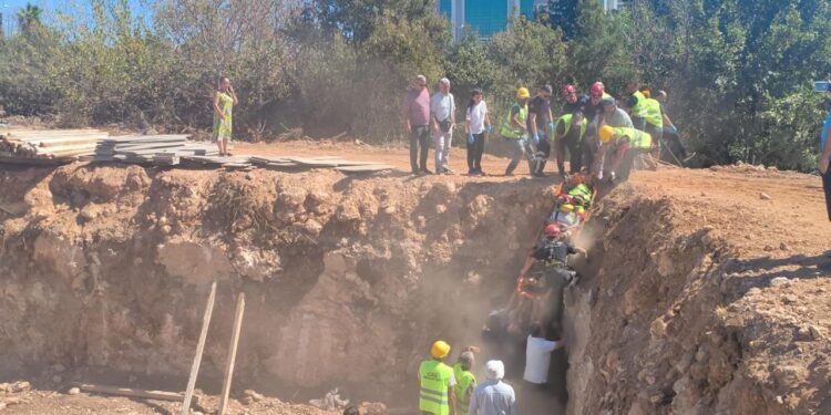 Antalya’da inşaattan düşen işçi yaralandı