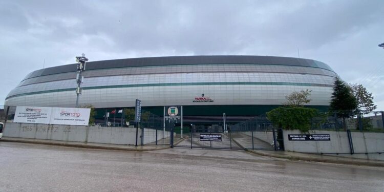 Araç muayene istasyonu Süper Lig ekibine sponsor oldu! Stadyum ismi değişti