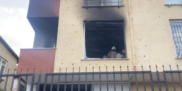 Ataşehir’de 5 katlı binada korkutan yangın