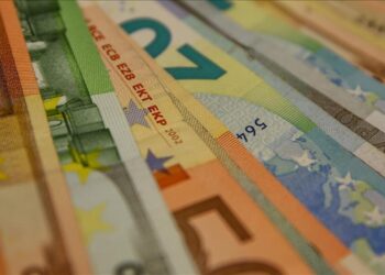 Avro Bölgesi’nde düşük faiz oranları banka kredilerini artırıyor