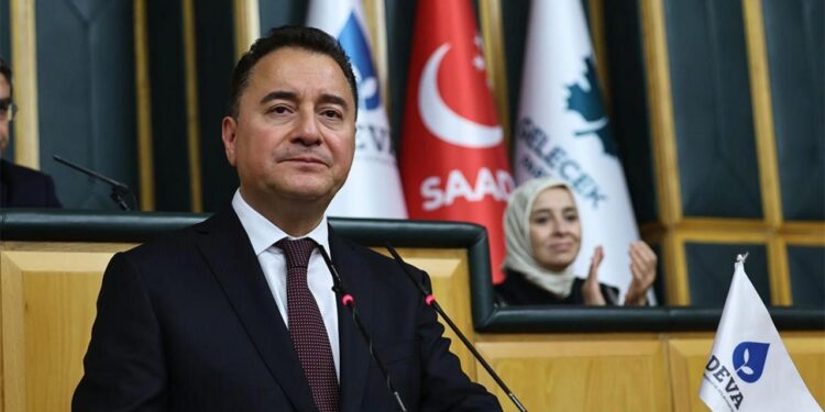 Babacan, resepsiyondaki fotoğrafa tepki gösteren CHP’lilere sert çıktı! Size mi soracağız?