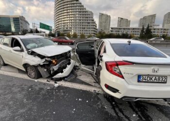 Bağcılar TEM Otoyolu’nda kaza: 4 yaralı