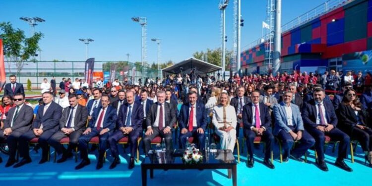 Bakan Bak: “Türk tenisi için önemli bir adım”