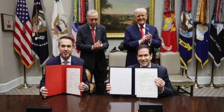 Bakan Bayraktar: Yalan ve eksik bilgi ile yorum yapıyorlar