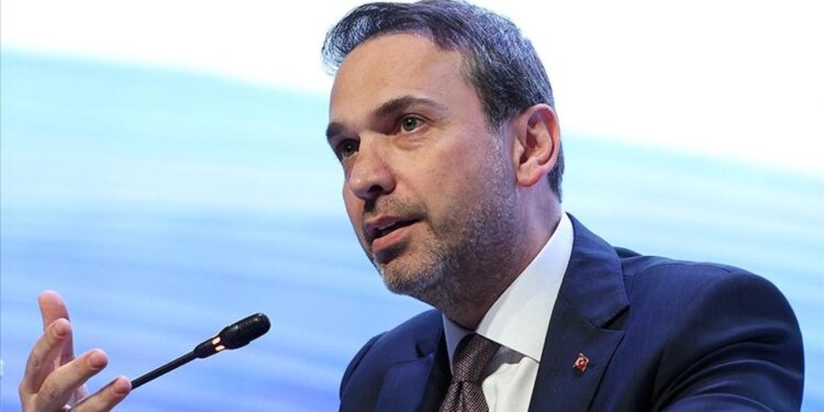 Bakan Bayraktar: Yatırımlara devam edilecek!