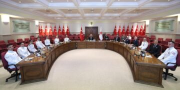 Bakan Güler, Deniz Kuvvetleri Komutanlığı personelini kabul etti