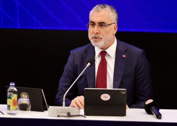 Bakan Işıkhan’dan CHP’li belediyeye sert tepki: Çöp dağlarından geçilmiyor