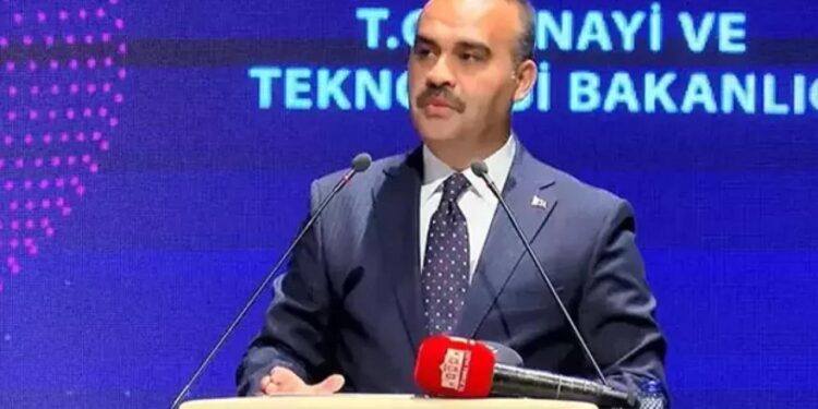 Bakan Kacır’dan şampiyon öğrencilere tebrik!