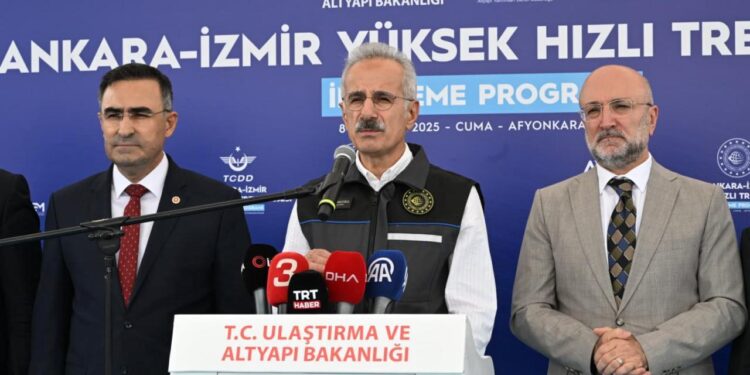 Bakan Uraloğlu açıkladı: Seyahat süresi 1 saat 40 dakikaya düşecek