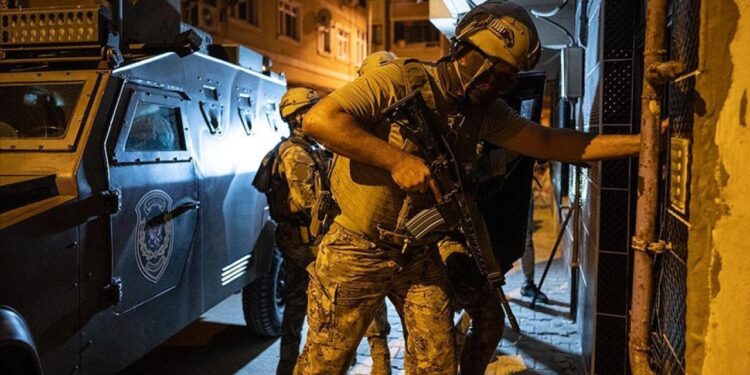 Bakan Yerlikaya duyurdu! 10 günde 567 şüpheli yakalandı