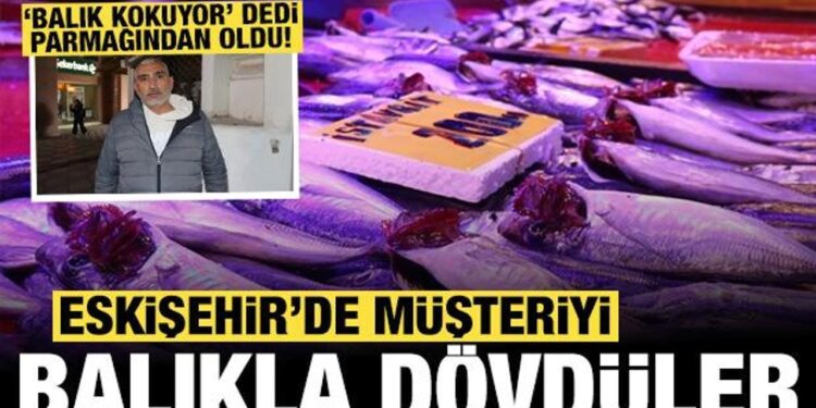 “Balık kokuyor” dedi, dayak yedi: Müşteriyi balıkla dövdüler!