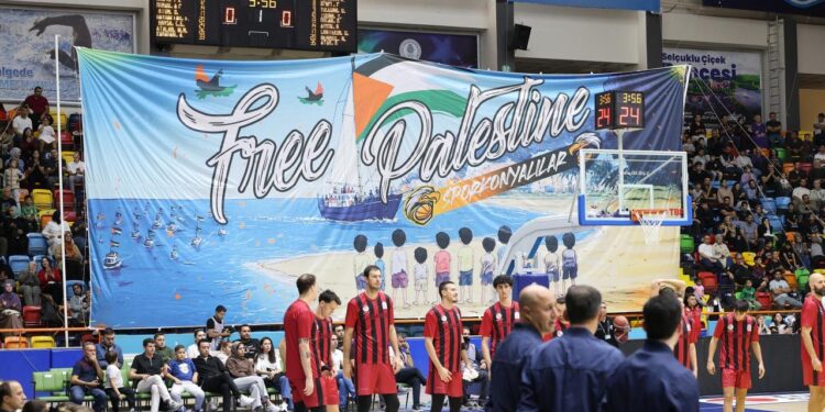 Basket maçında Gazze’ye büyük destek! Sumud Koreografisi