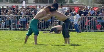 Başpehlivanlar Tokat’taki er meydanında kol bağladı