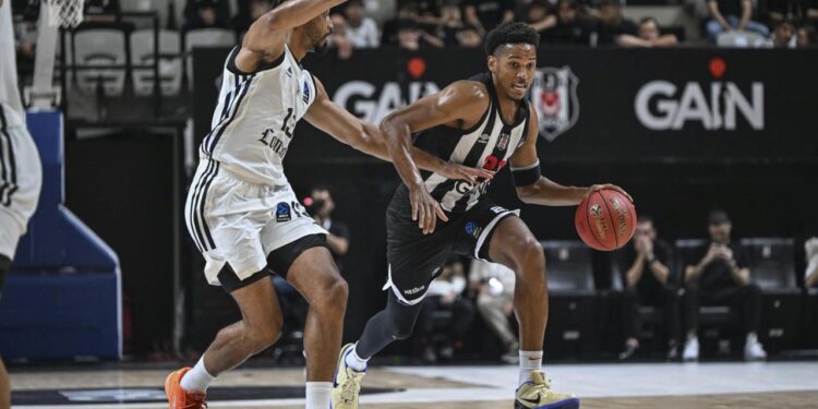 Beşiktaş, İngiliz takımını farka boğdu