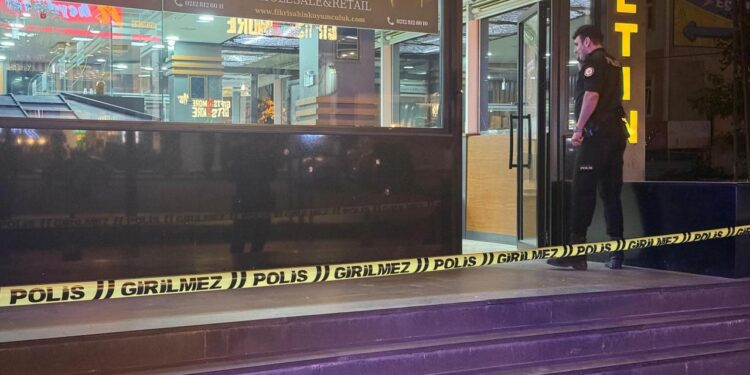 Beylikdüzü’nde kuyumcuya silahlı saldır