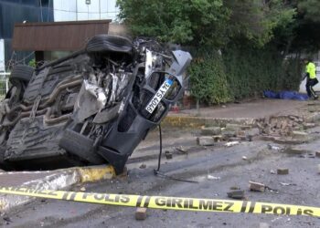 Beylikdüzü’nde otomobil, kaldırımda yürüyen yayaya çarptı: 1 ölü, 2 yaralı