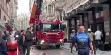 Beyoğlu’nda otelde yangın