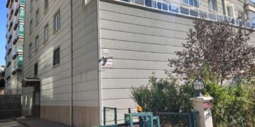 Boşanma aşamasındaki eşinin sevgilisini bıçakla öldürdü