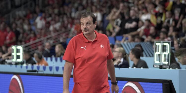 ‘Bu çılgınlık’ diyerek isyan etti! Ergin Ataman’dan çok konuşulacak Osimhen sözleri