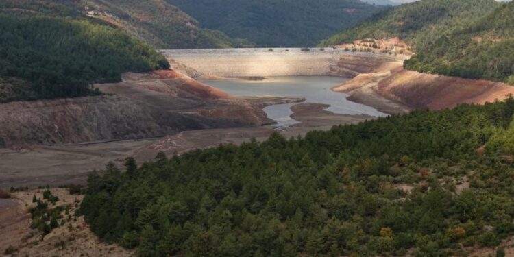 Bursa’da barajlar kurudu! CHP’li Bozbey kentin 1 haftalık suyunun kaldığını duyurdu