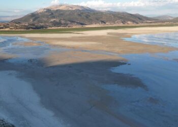 Buzul çağından beri bir ilk! Eğirdir Gölü ikiye bölündü