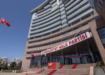 CHP’de istifalar bitmiyor! 7 isim daha partiyi bıraktı