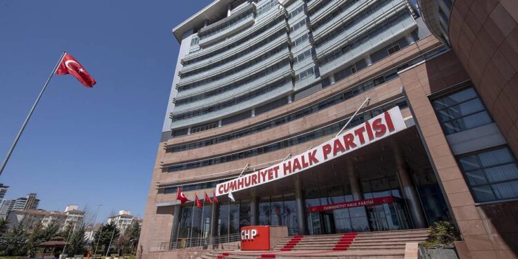 CHP’de istifalar bitmiyor! 7 isim daha partiyi bıraktı