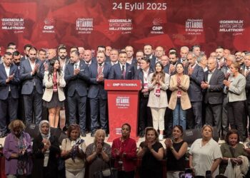 CHP’de kongre kaosu: Mahkeme durdurdu, YSK devam dedi! Şimdi ne olacak?