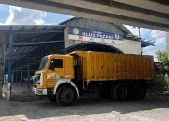 CHP’li belediye Ulus Pazarı’na kilit vurdu! Kapısına kamyon çekildi