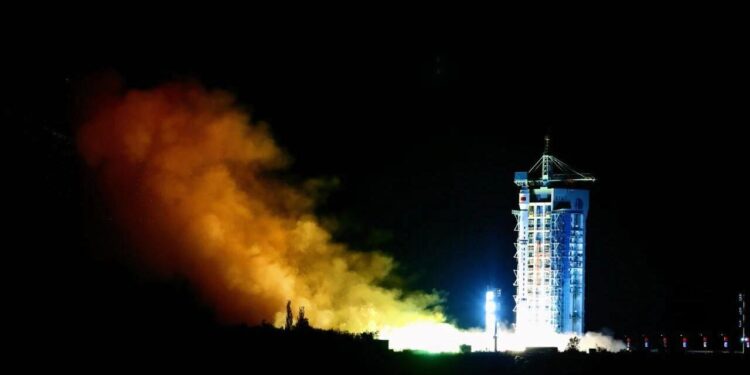 Çin’den yörüngeye yeni uydu!