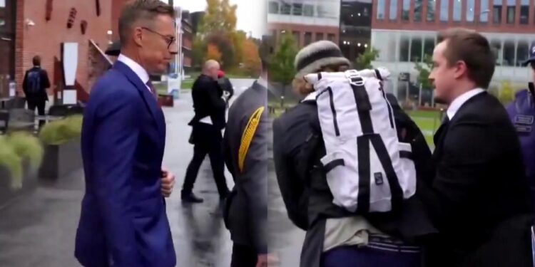 Cumhurbaşkanını kaçırtan israil sorusu! Ortalık karıştı muhabir yaka paça gözaltına alındı