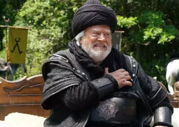 Cüneyt Arkın Anıldı: Torunu Zeynep Yürekleri Burktu