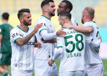 Deplasmanda flaş galibiyet! Gol düellosunda lidere 2-0’dan dönmek yetmedi!