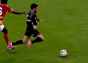 Dev derbide kırmızı kart çıktı! 10 kişi kaldılar