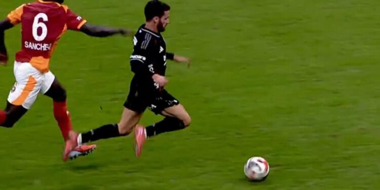 Dev derbide kırmızı kart çıktı! 10 kişi kaldılar