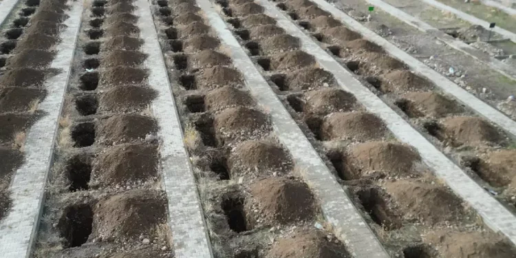 Apar Topar 500 Mezar Hazırlandı: Dikkat Çeken Hazırlık