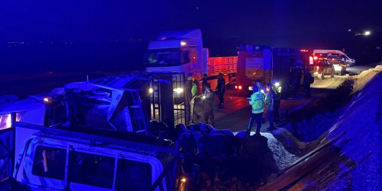 Diyarbakır’da feci kaza: 2 kişi öldü, 1 yaralı