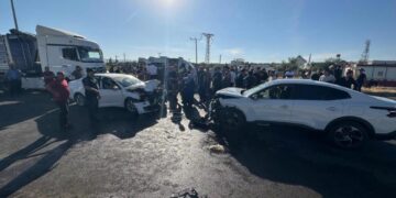 Diyarbakır’da otomobiller çarpıştı: 8 yaralı