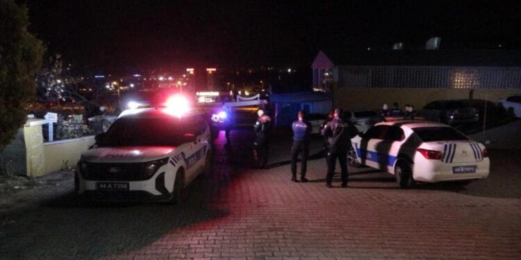 Düğün salonunda silahlı kavga: 4 yaralı