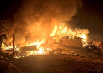 Ekmek yapılan tandırdan sıçrayan alev evi küle çevirdi