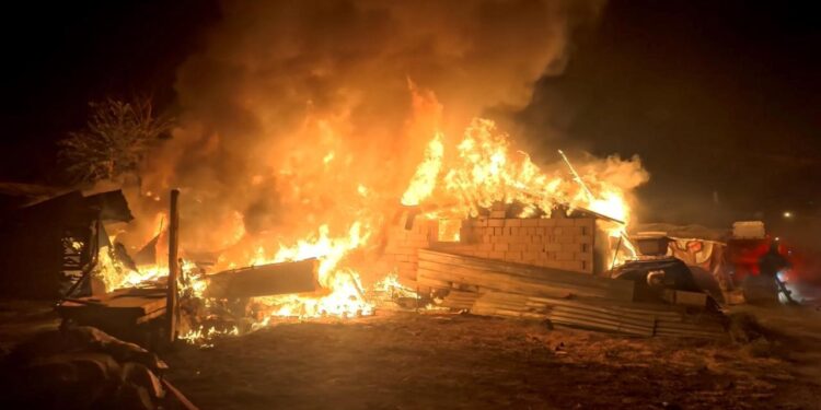 Ekmek yapılan tandırdan sıçrayan alev evi küle çevirdi