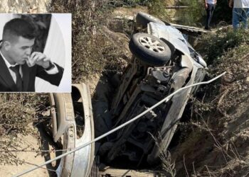 Elektrik çarptı, hastane yolunda kazada öldü