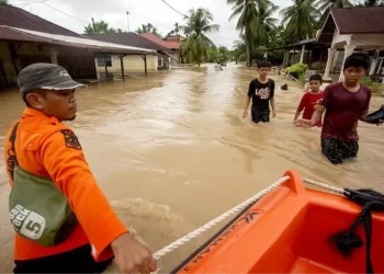 Endonezya’da Sel ve Toprak Kaymaları: 10 Kişi Hayatını Kaybetti