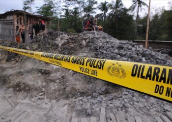 Endonezya’da feci olay… Yatılı okul çöktü! En az 3 ölü!