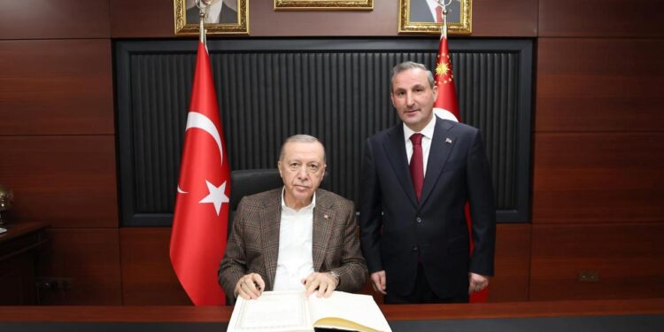 Erdoğan’dan Sultanbeyli Belediye Başkanı Tombaş’a ziyaret