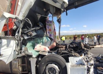 Ereğli’de 2 tır ve 1 minibüs çarpıştı: 1 ölü, 3 yaralı